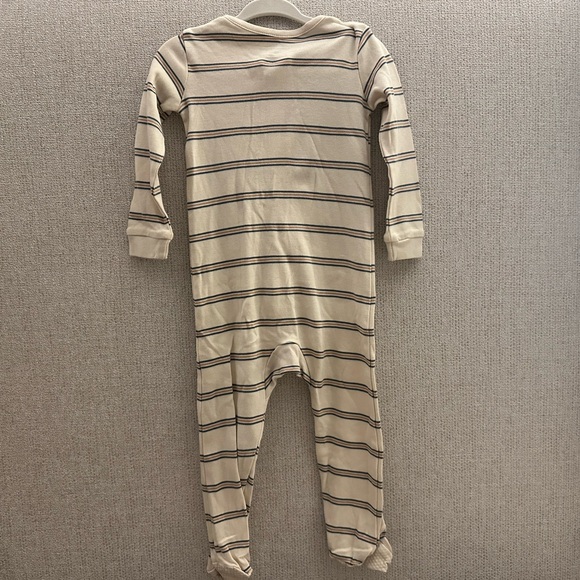 Colored Organics Peyton Zipper Sleeper Footie Pajama 12-18 mo - Picture 3 of 3